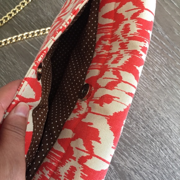 New Chico’s Idra Ikat clutch with chain. - Picture 3 of 6